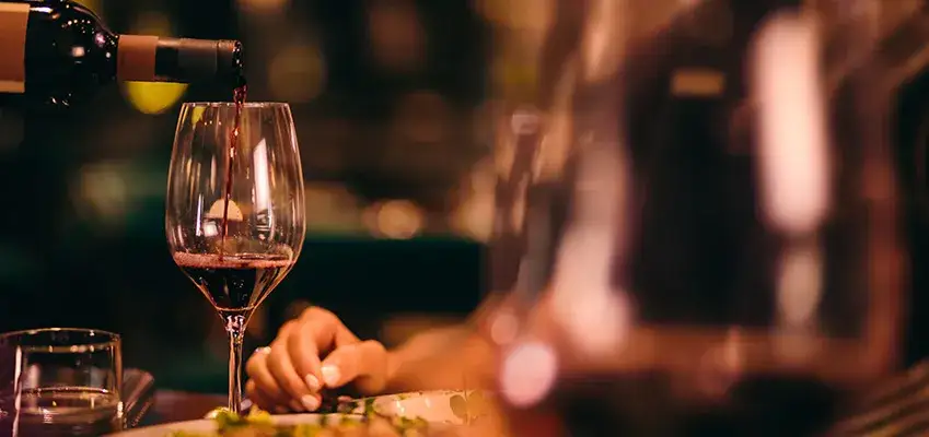 Czy można sprzedawać wino własnej produkcji? Poznaj ważne przepisy