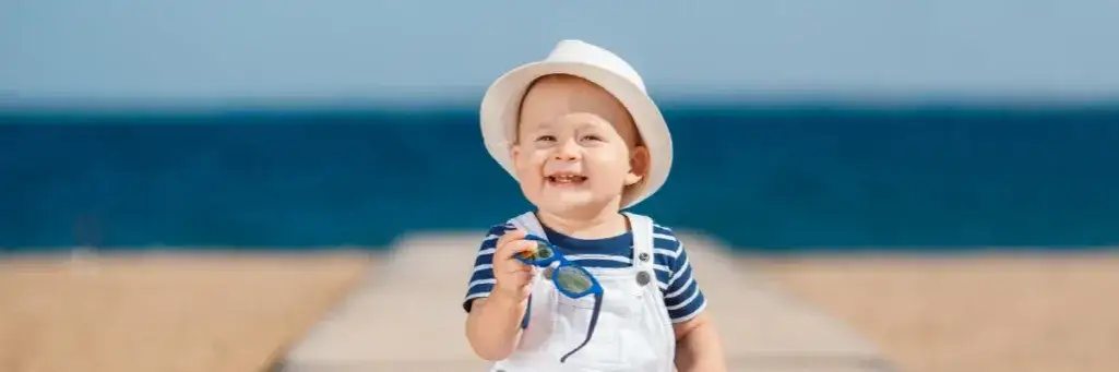 Kiedy najlepiej jechać nad morze z dzieckiem, aby uniknąć tłumów?