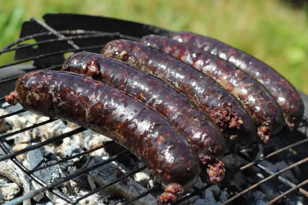 Jak usmażyć kaszankę idealnie – uniknij najczęstszych błędów