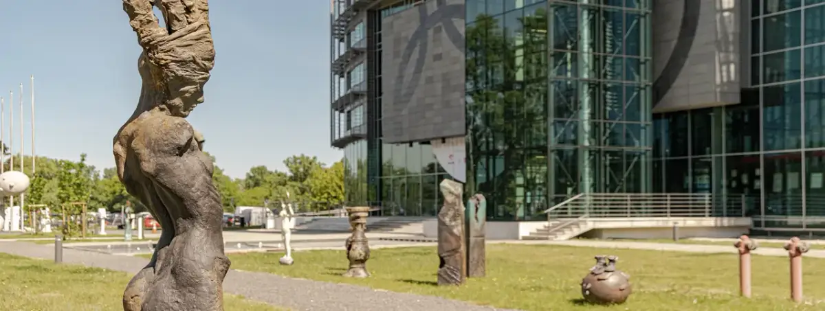 Najlepsze galerie rzeźby w Polsce: Odkryj wyjątkowe wystawy i artystów