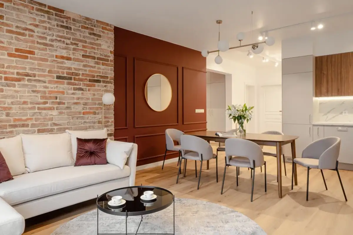 Jakie tapeta pasuje do cegły? Odkryj idealne połączenia dla wnętrz