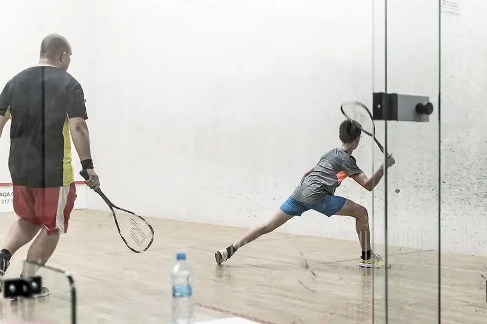 Squash Białystok: Korty, Ceny i Jak Zacząć Grę