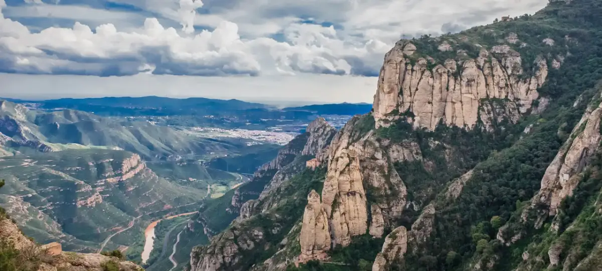 W jakim kraju jest Barcelona? Odkryj jej fascynującą historię i kulturę