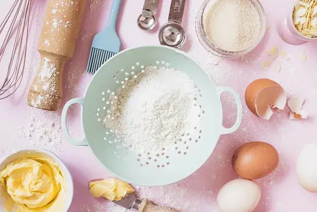 Ile kalorii ma mąka? Sprawdź kaloryczność różnych rodzajów mąki