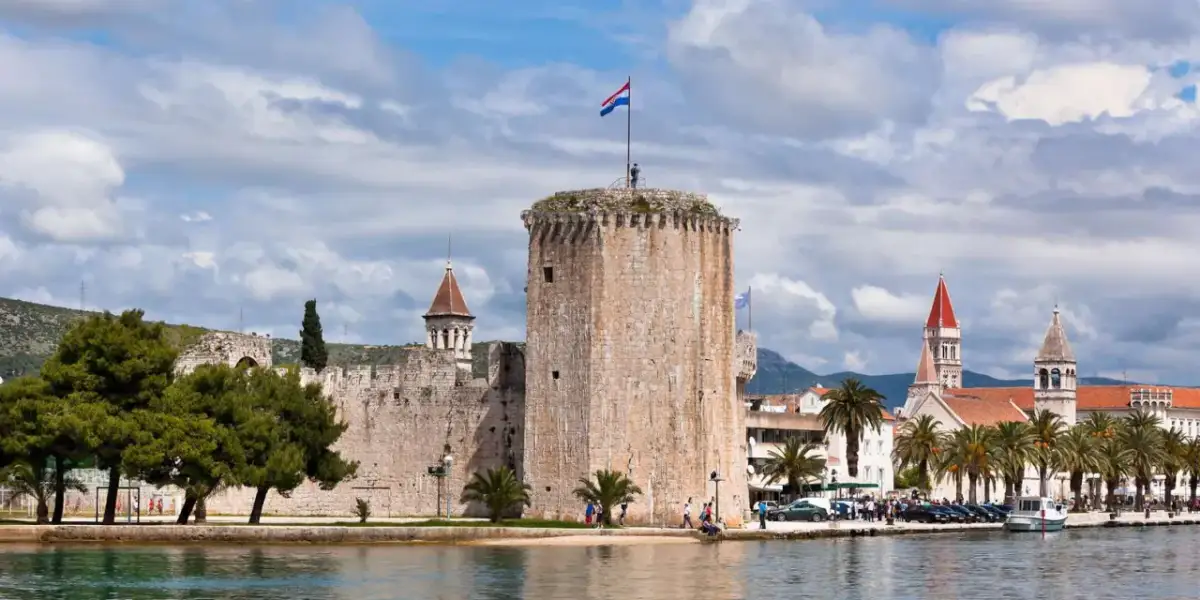 Jednodniowe wycieczki z Trogiru: Odkryj Dalmację przewodnik