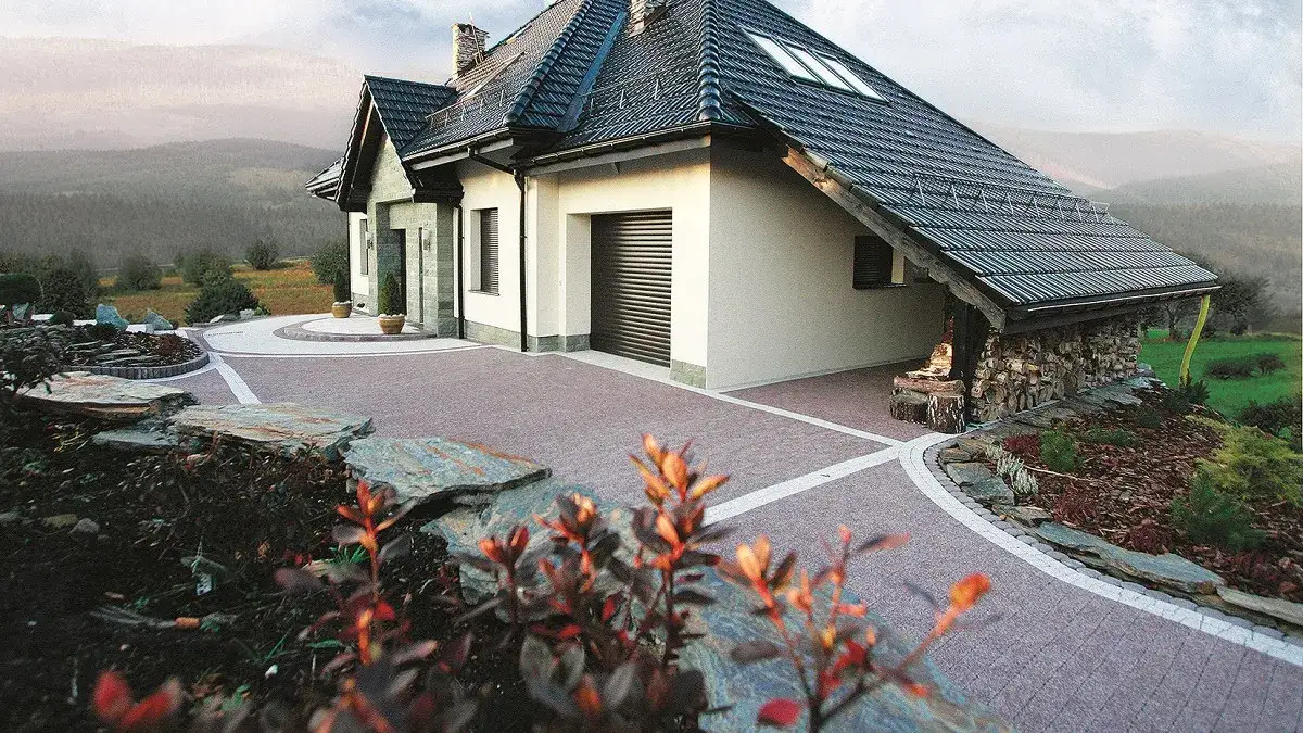 Ile kosztuje wybrukowanie podjazdu? Pełny kosztorys i porady eksperta