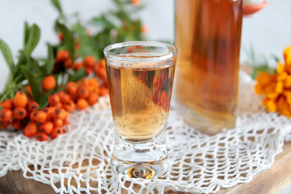 Nalewka z rokitnika na co pomaga - odkryj jej zdrowotne właściwości