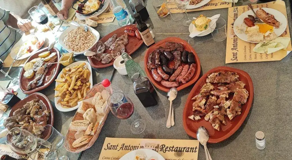 Almuerzos de forquilla: Descubre el ritual que te espera