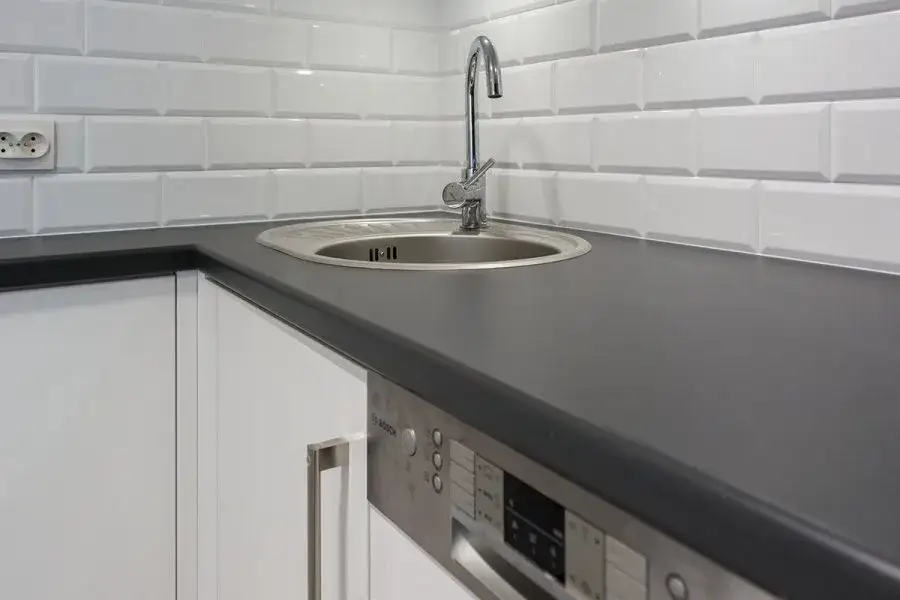 Cena blatu kuchennego: Jak zaplanować budżet i nie przepłacić?