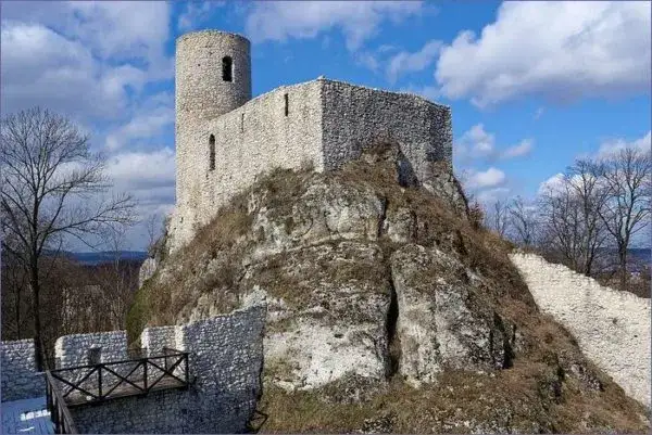 Ciekawe zamki na Śląsku, które zaskoczą każdego turystę