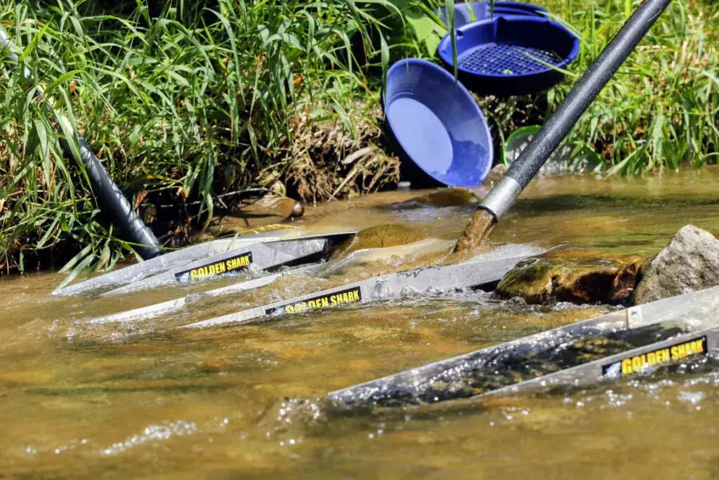 Gdzie szukać złota w rzece? Odkryj najlepsze miejsca w Polsce