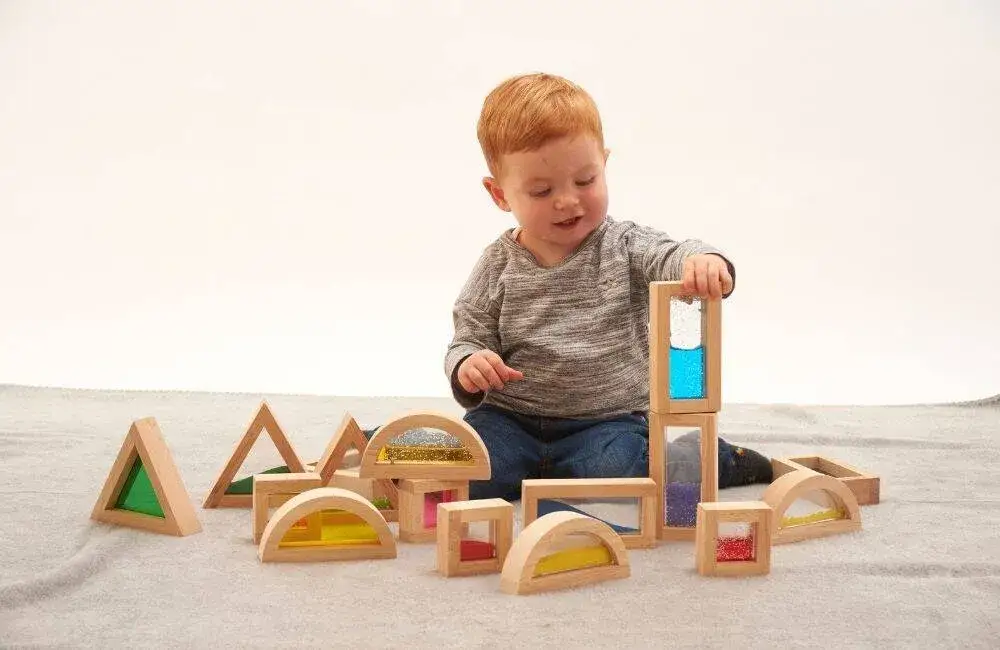 Zabawki sensoryczne dla dwulatka: Rozwój i mądry wybór. Co kupić?