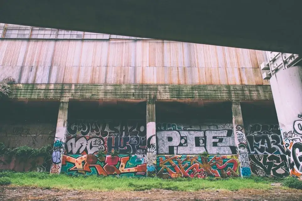 Czy graffiti to rodzaj współczesnego malarstwa? Kontrowersje i sztuka