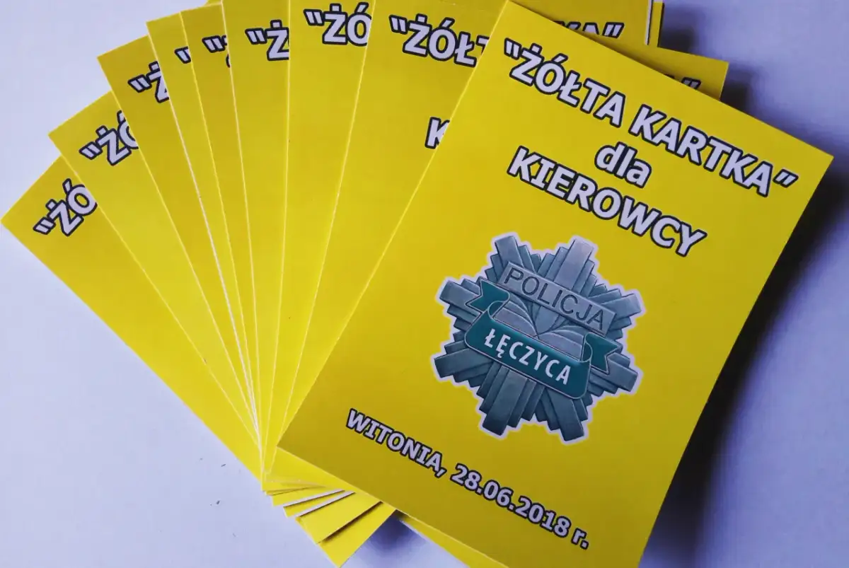 Żółta kartka w piłce nożnej: co oznacza i jakie ma konsekwencje?