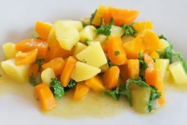 Jak zdrowo zagęścić dietetyczny sos bez dodatku kalorii