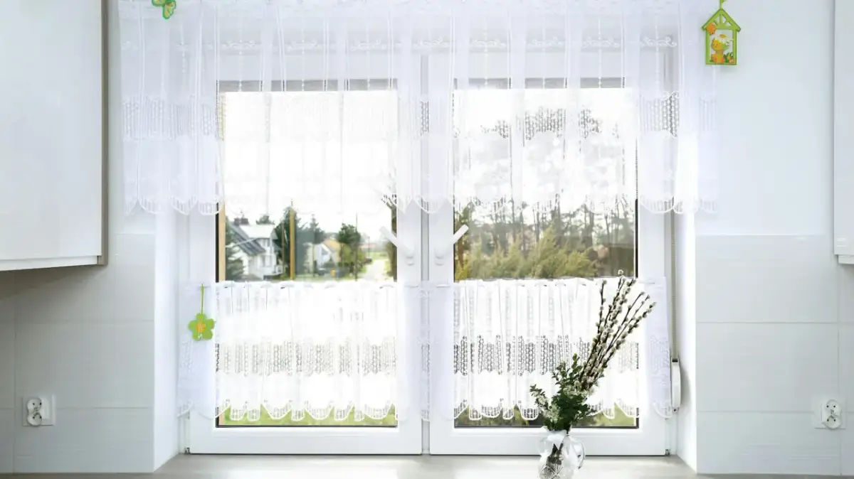 Jakie firanki do przedpokoju? 8 porad na idealny wybór