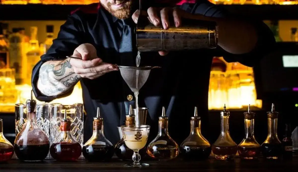 Ile zarabia barman na weselu? Zaskakujące fakty o wynagrodzeniu