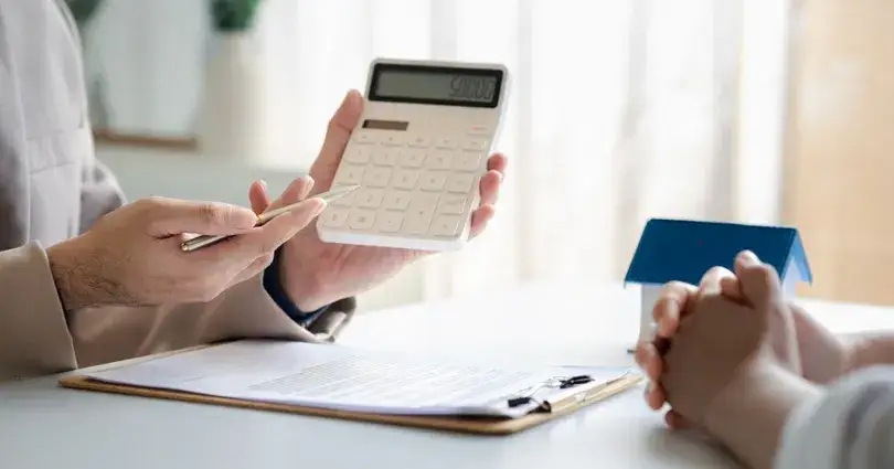 Co lepiej spłacać kapitał czy odsetki, by uniknąć wysokich kosztów?