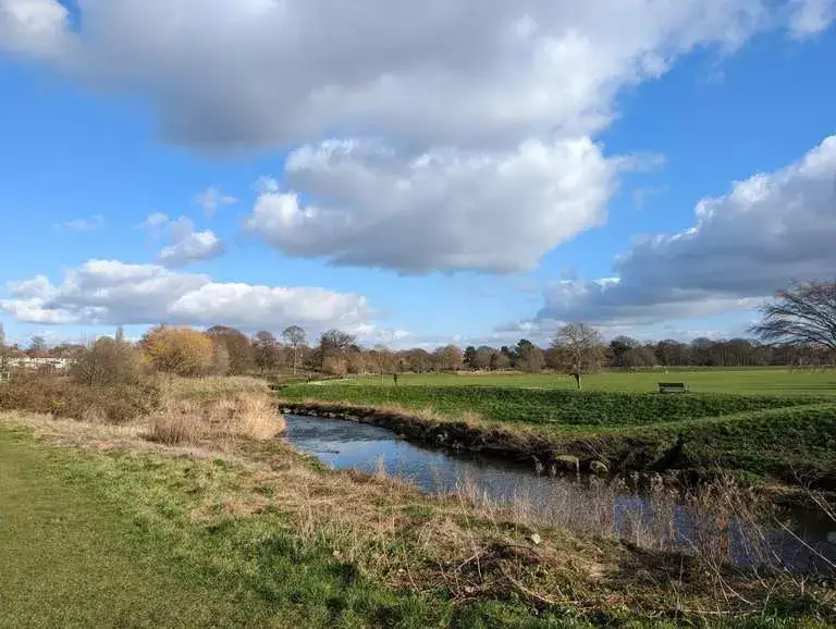 Niezapomniane atrakcje w Birmingham: odkryj co warto zobaczyć