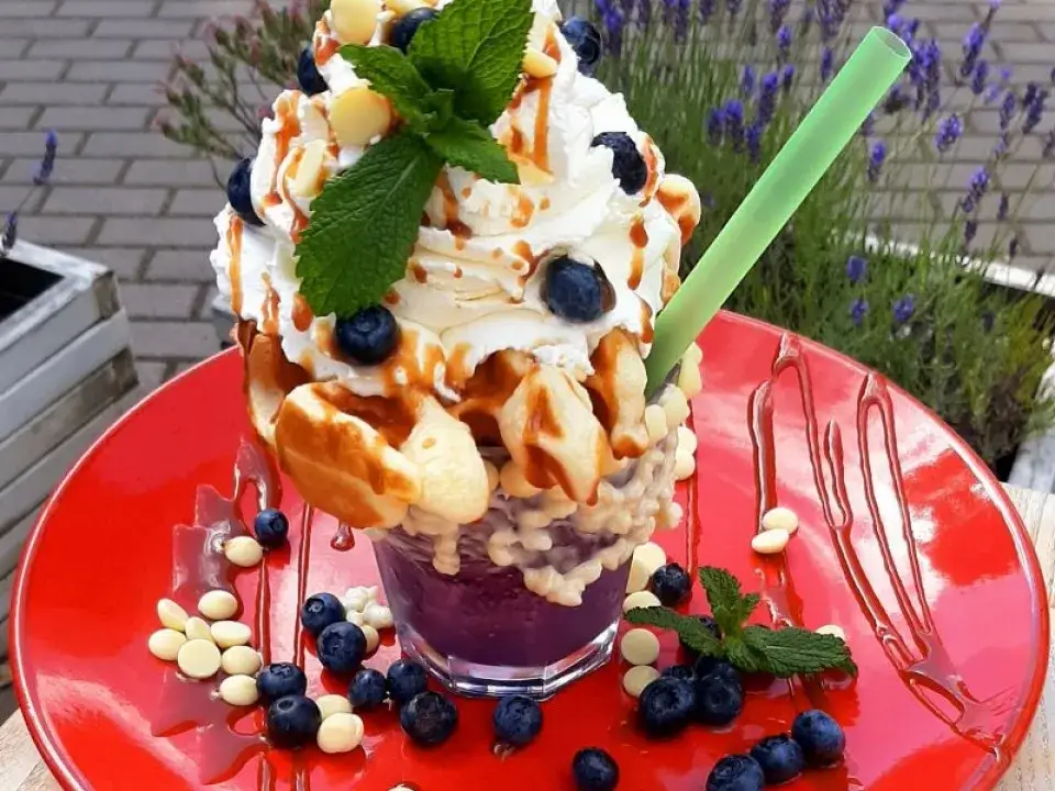 Rowy: Gdzie zjeść? Odkryj najlepsze smaki i uniknij pułapek!