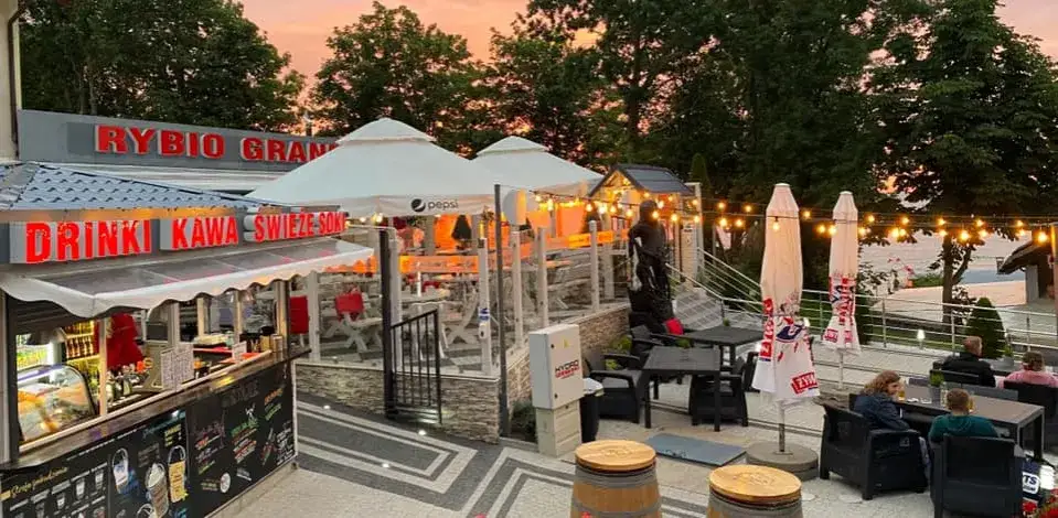 Gdzie zjeść w Rewalu? Odkryj najlepsze restauracje i smaki