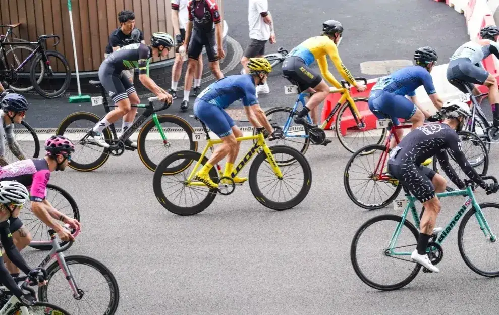 Ile rowerów może jechać w kolumnie? Poznaj ważne przepisy prawne