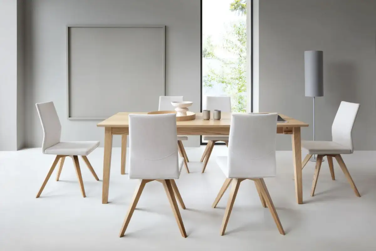 Krzesła do drewnianego stołu: Inspiracje i porady 2026