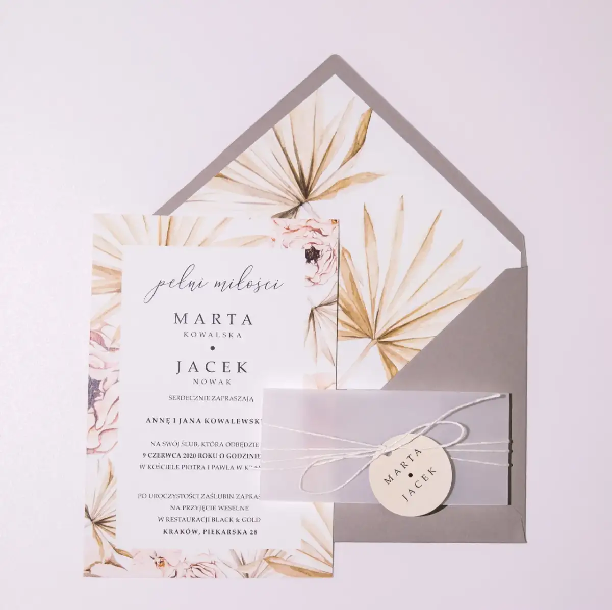 Czy odmienia się nazwiska na zaproszeniach? Poznaj ważne zasady