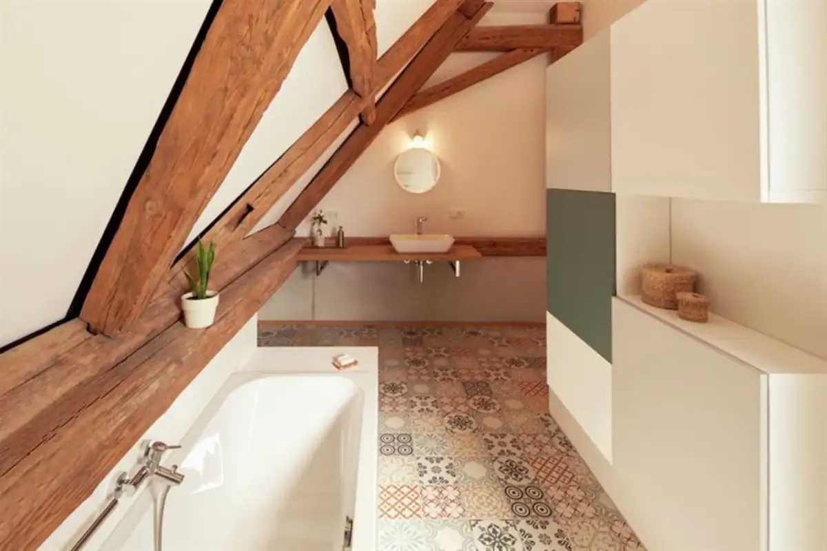 Moderne Badezimmer mit Dachschräge: Kreative Ideen für mehr Raum und Stil