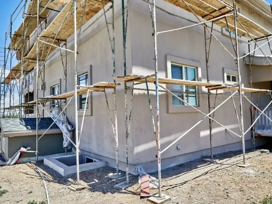 Rusztowanie Elewacyjne: Jakie Są Koszty Wynajmu? Zaplanuj Remont