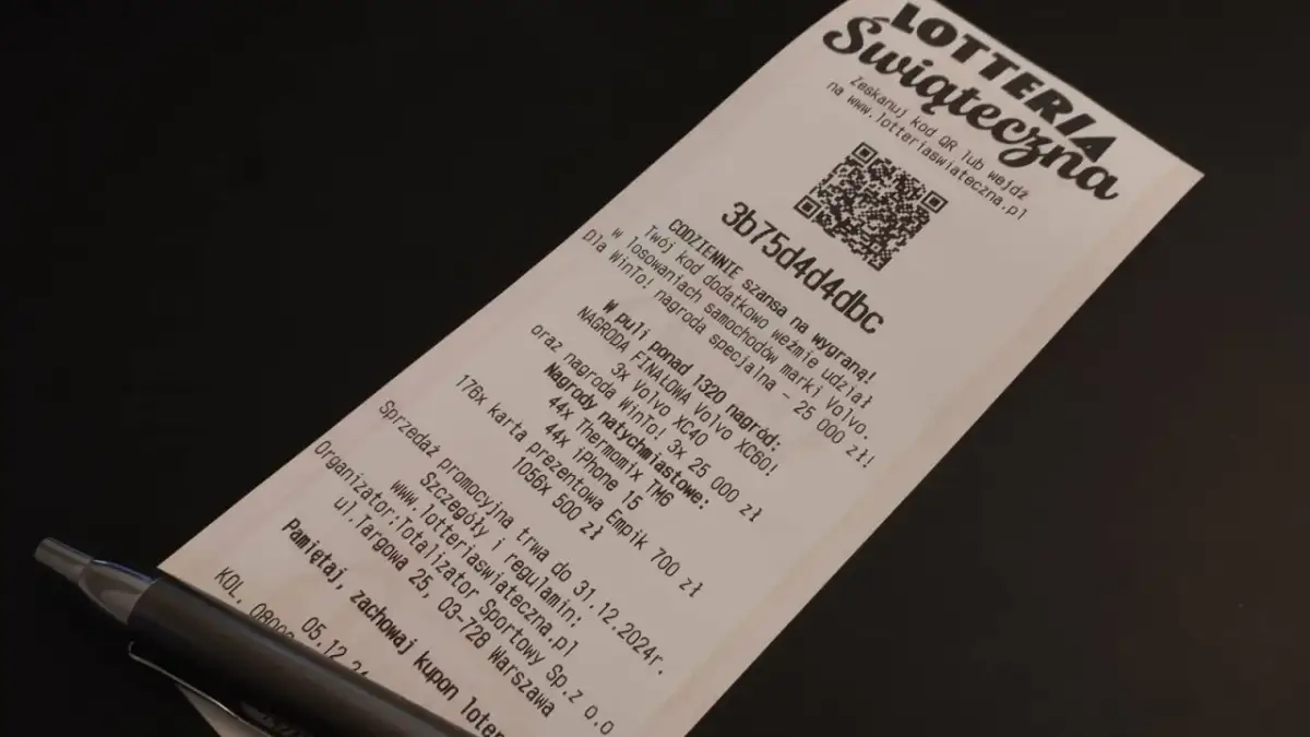 Talon promocyjny loterii świątecznej z kodem QR i informacją o nagrodach, w tym samochodach Volvo.