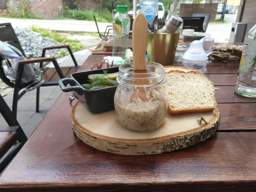 Gdzie zjeść w Bystrzycy Kłodzkiej? Najlepsze restauracje i smaki
