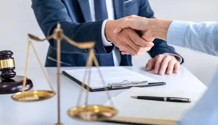 Ile trwa odrzucenie spadku u notariusza? Poznaj szybki proces i koszty