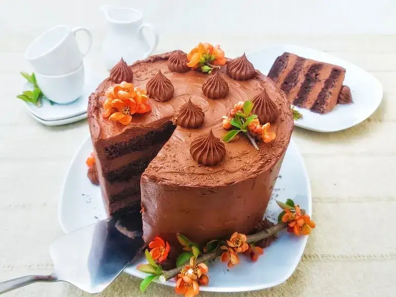 Jak zrobić tort czekoladowy – prosty przepis na pyszny deser