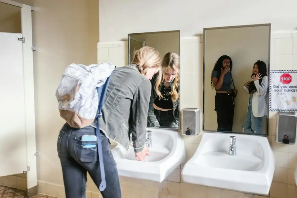 Kabiny sanitarne WC - dlaczego warto na nie postawić?