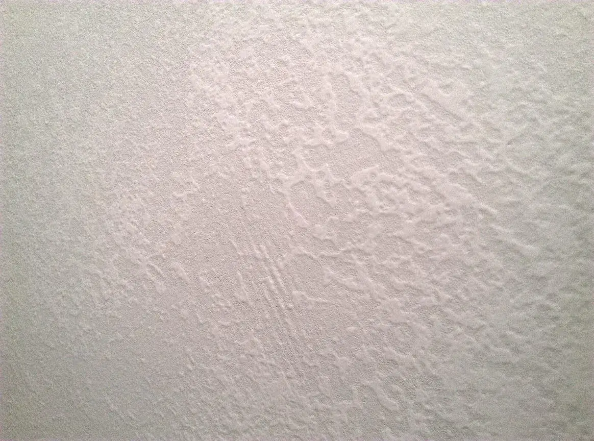 Czy kłaść gładź na tynk maszynowy? Poznaj zalety i wady tej metody.