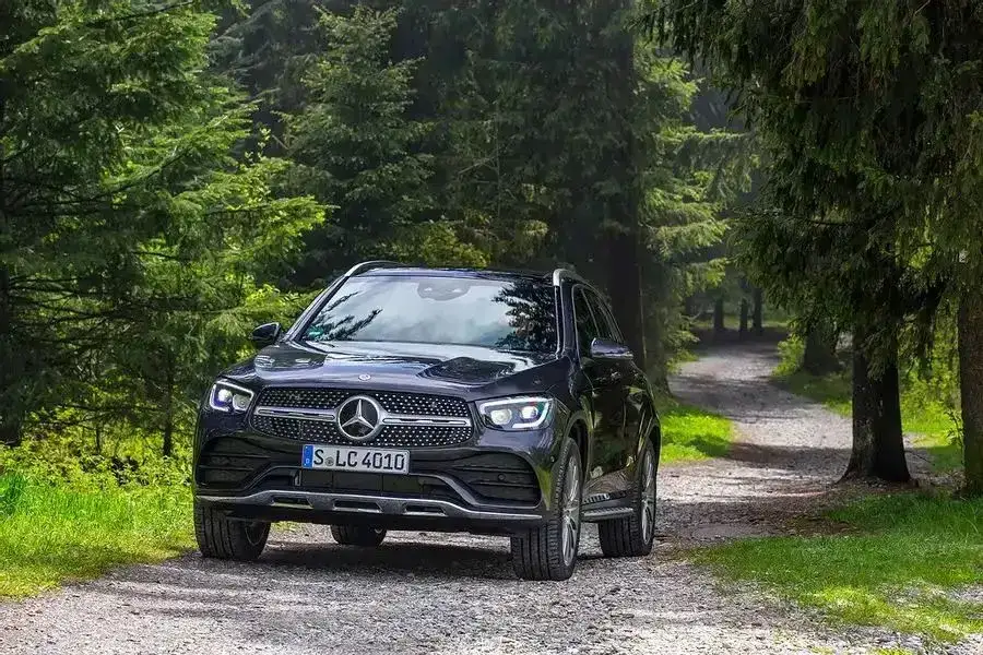 Mercedes GLC benzyna czy diesel - co wybrać, aby zaoszczędzić?
