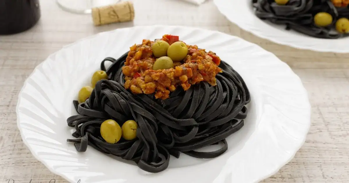 Spaghetti z czarnym makaronem: odkryj wyjątkowy smak i przepisy