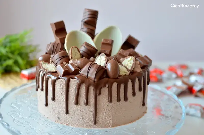 Jak zrobić torcik z czekoladek Kinder, który zachwyci gości