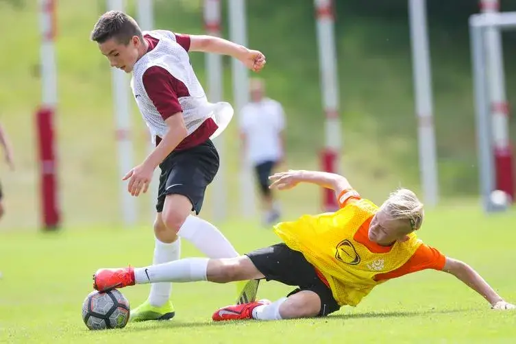 Jak stać się lepszym piłkarzem? Praktyczne porady na trening, dietę i mentalność