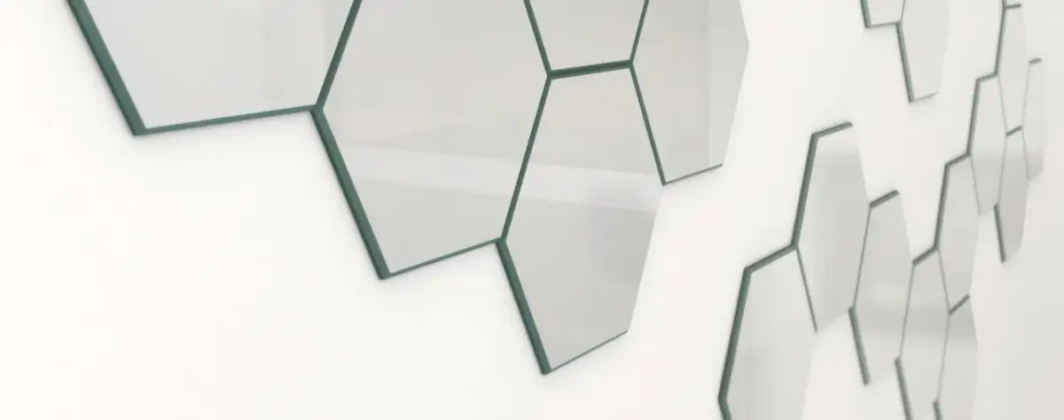 Trend alert: kompozycja z luster na ścianie