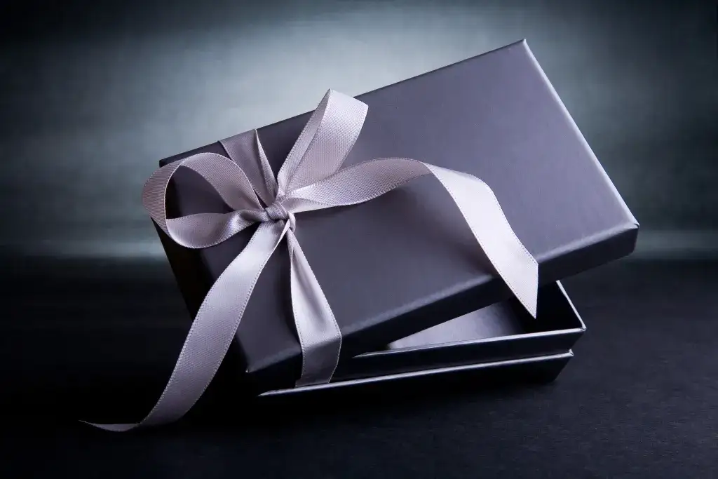 Jak zapakować prezent w balon, aby zaskoczyć bliskich i zaimponować