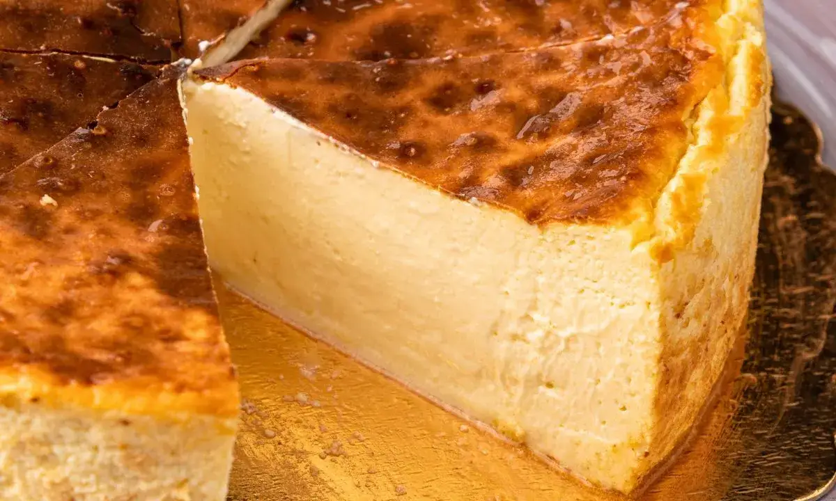 Sernik z rodzynkami czy bez – który wybór zachwyci Twoje podniebienie?