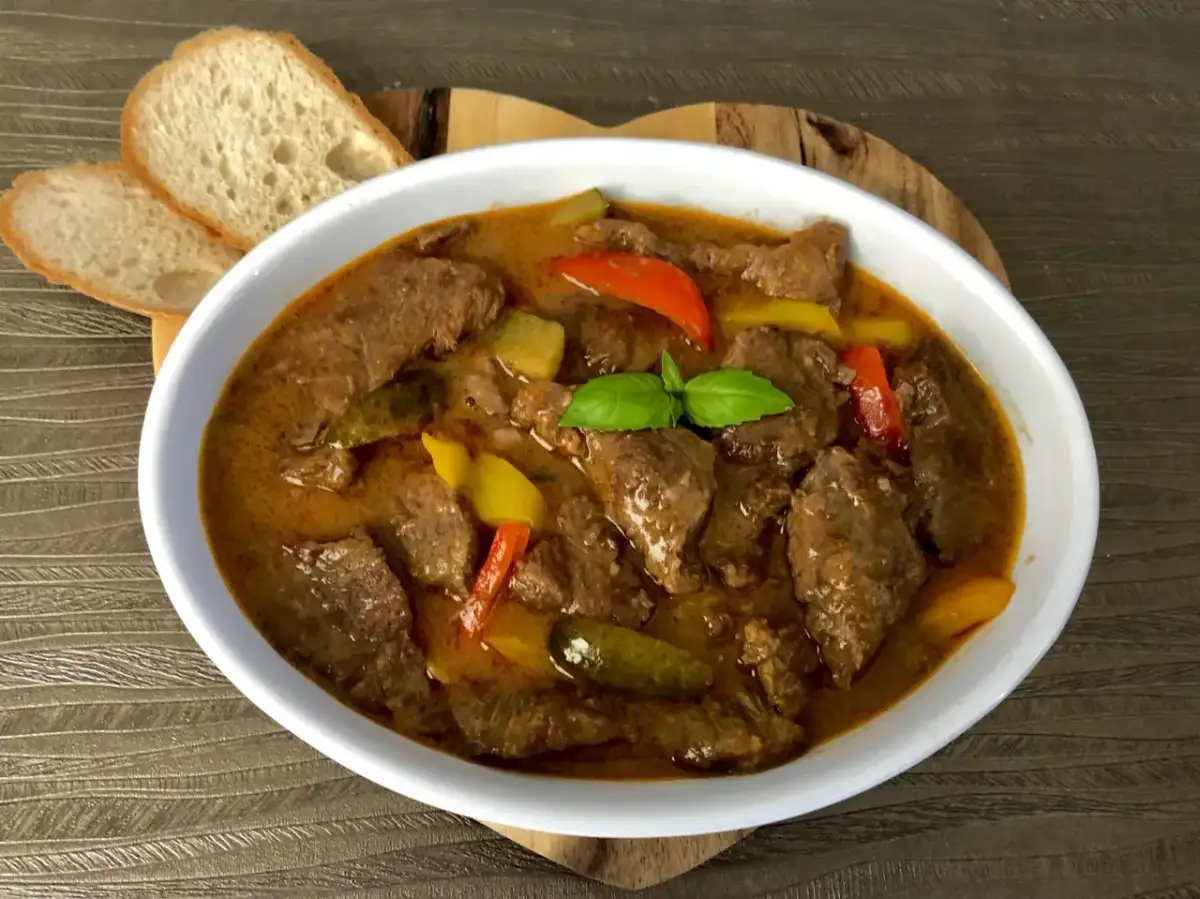 Jaka wołowina na strogonowa? Oto najlepsze kawałki mięsa do dania