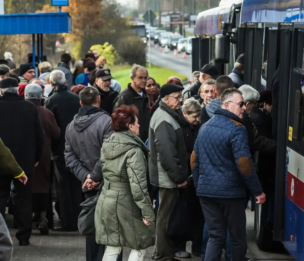 Jak dojechać na cmentarz Batowice w Krakowie - proste trasy i wskazówki
