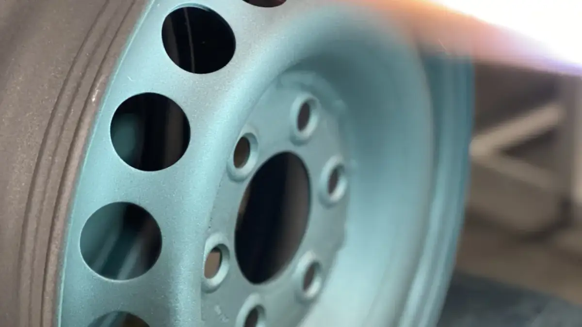 Jaki piasek do piaskowania felg stalowych – uniknij najczęstszych błędów