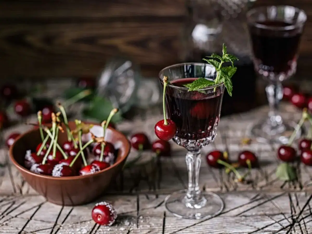 Nalewka z wiśni jak zrobić - prosty przepis na wyjątkowy smak