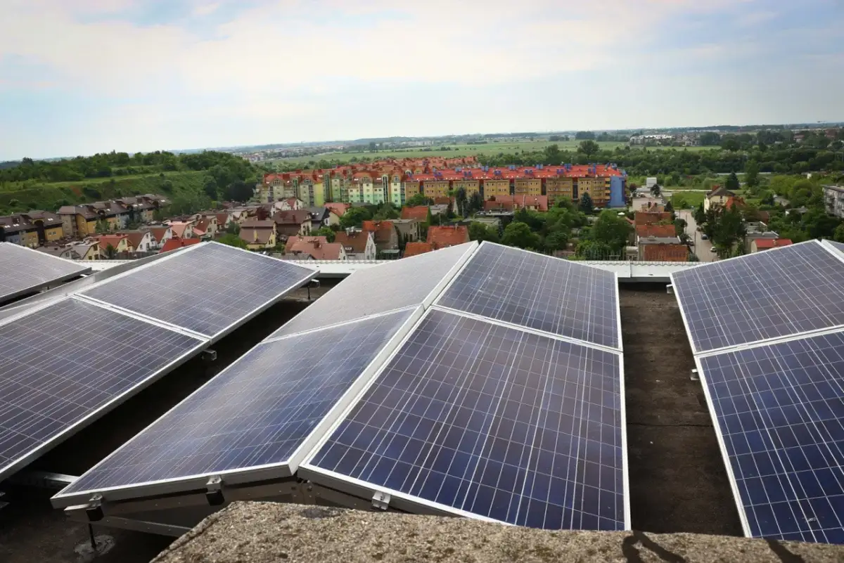 Ile zapłacę za prąd przy fotowoltaice? Zaskakujące koszty i oszczędności