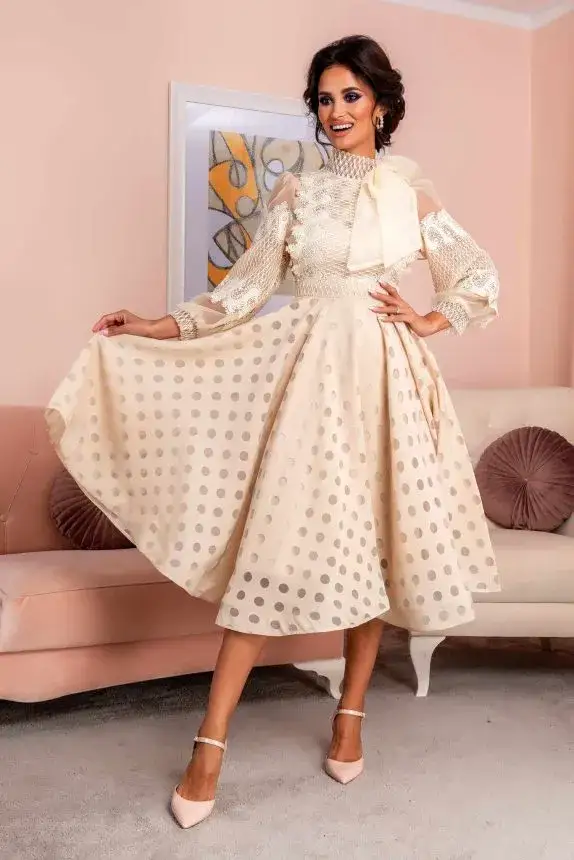 Jakie buty do kremowej sukni ślubnej, by uniknąć modowych wpadek?