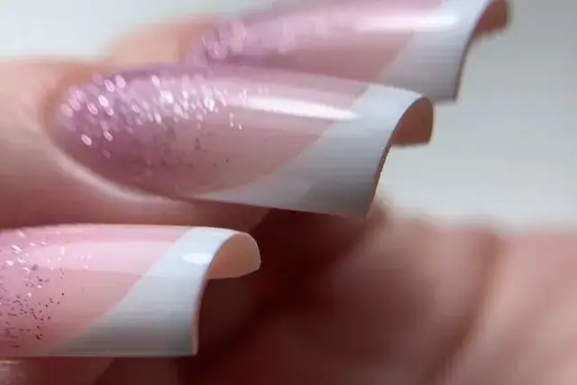 Stylizacja paznokci w Nowej Soli: najlepsze usługi i trendy w 2025